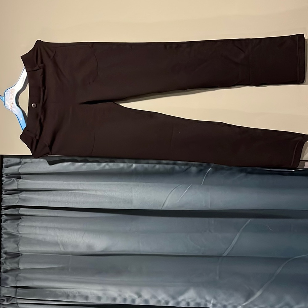 Yogi pace XS black yoga pants 2 pockets in front 2 on back with mock button